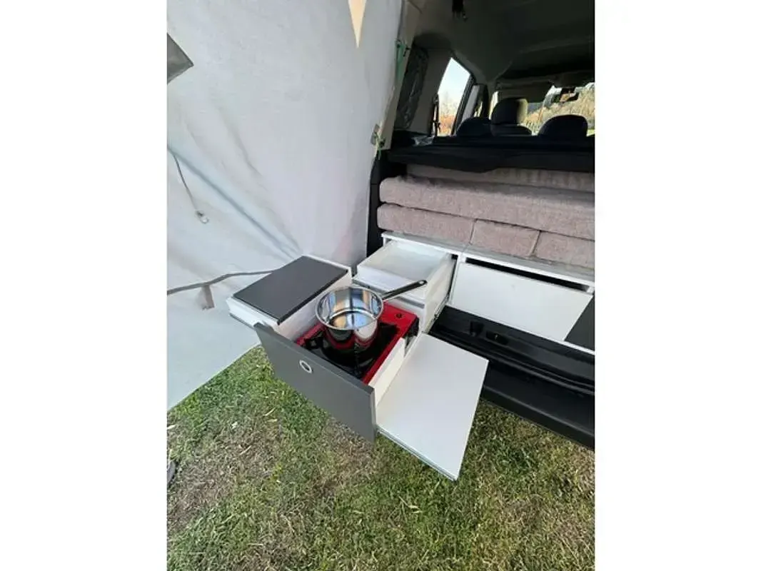 Usado Peugeot TePee Access 92 CV (67 kW) 2012 Negro Van