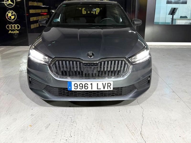 Usado Skoda Fabia 110 CV (80 kW) 2022 Gris / plata Berlina