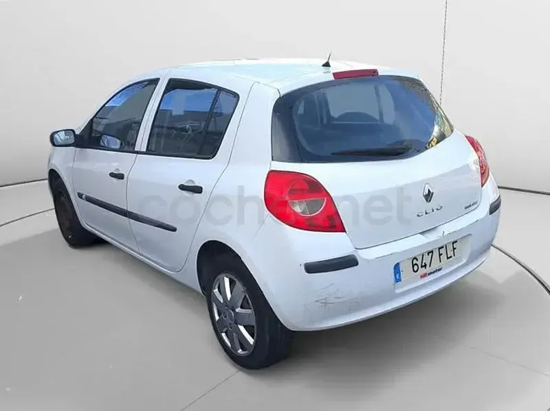 Usado Renault Clio II Authentique 75 CV (55 kW) 2007 Blanco Berlina
