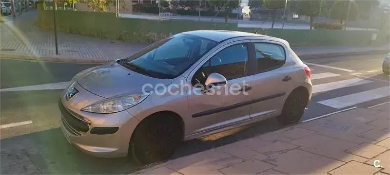 Usado Peugeot 207 75 CV (55 kW) 2009 Beige Berlina