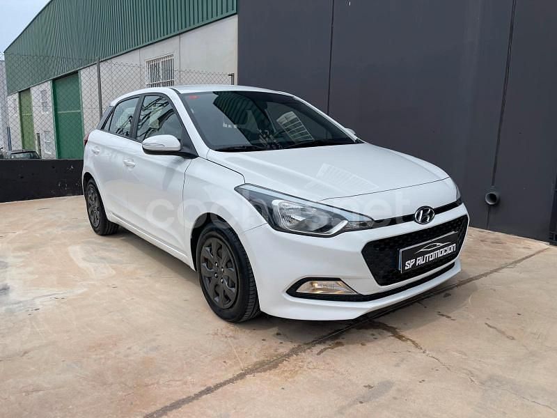 Blanco Usado 2017 Hyundai i20 Berlina | 9900 € (Precio justo) - Imagen 1/4