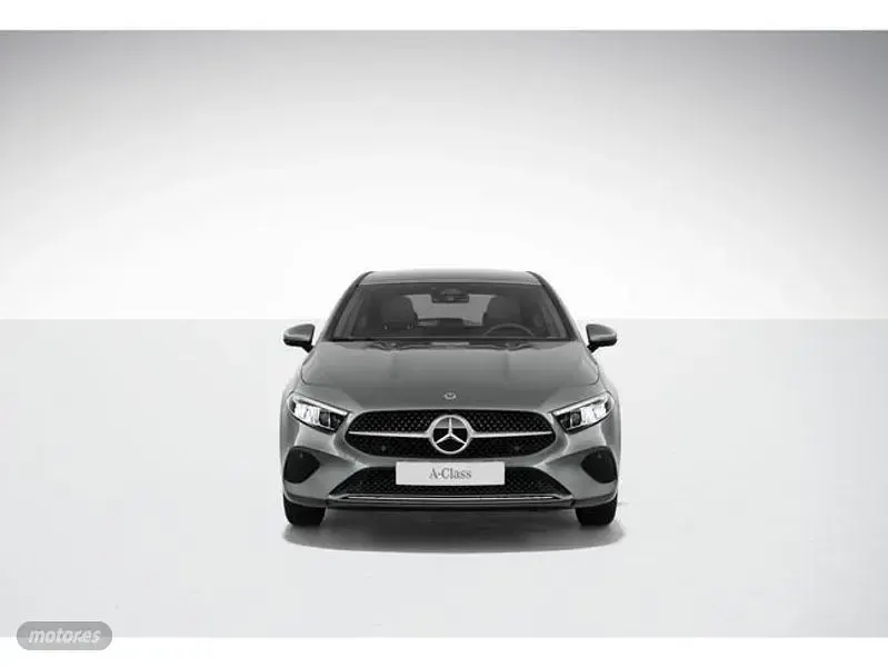 Usado Mercedes A200 149 CV (109 kW) 2025 Gris Berlina