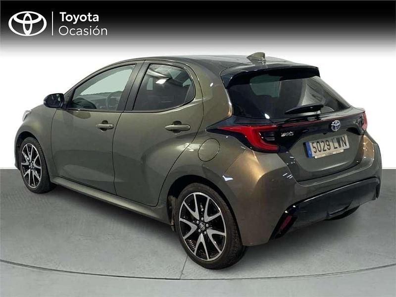Usado Toyota Yaris Hybrid Style 116 CV (85 kW) 2022 Verde Utilitario