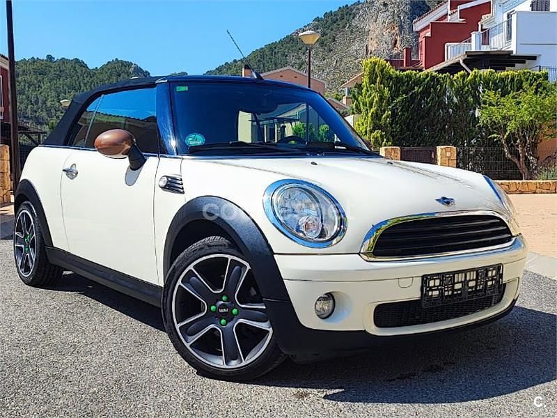 Usado Mini One Cabriolet 90 CV (66 kW) 2010 Beige Descapotable