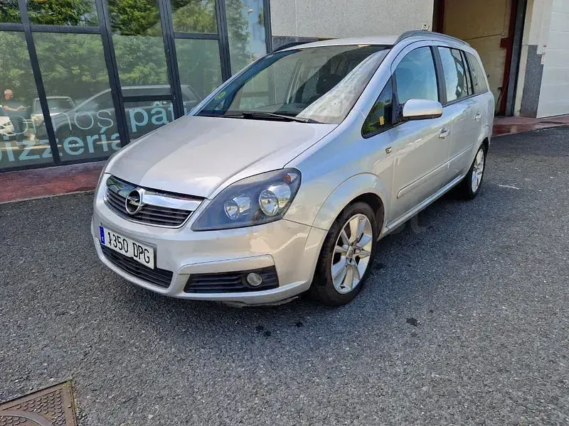 Usado Opel Zafira Club 100 CV (73 kW) 2005 Gris / plata Monovolumen