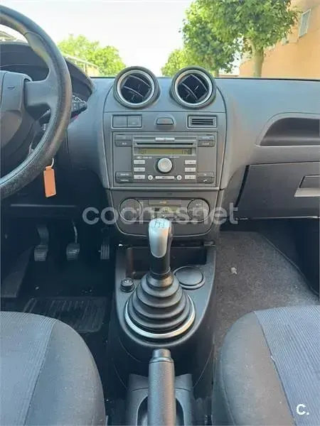 Usado Ford Fiesta Trend 80 CV (58 kW) 2007 Azul Utilitario