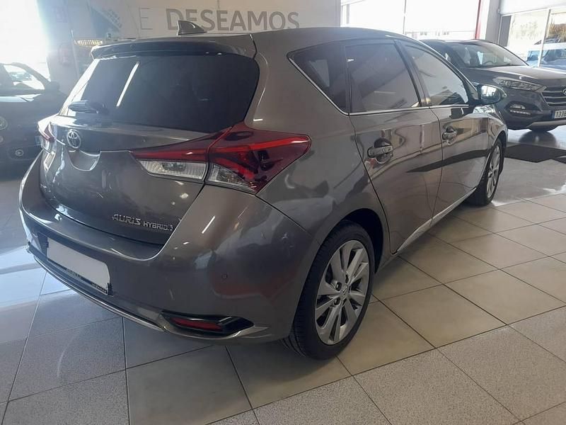 Usado Toyota Auris Hybrid Advance 136 CV (100 kW) 2016 Gris Berlina