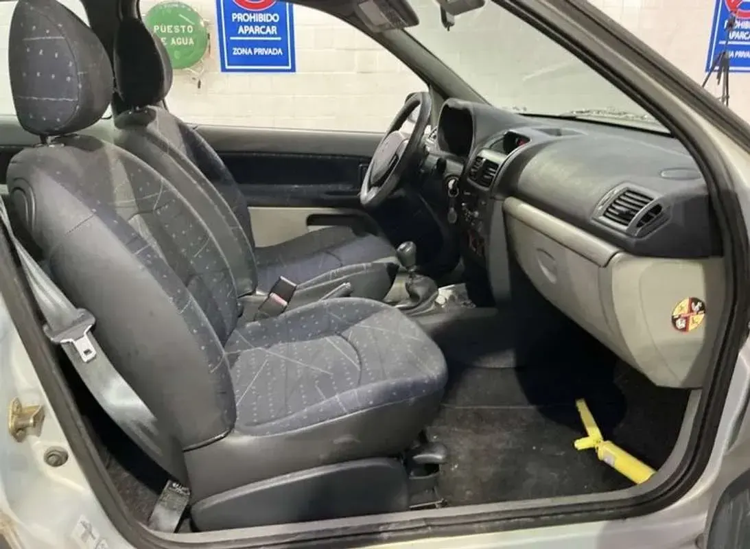 Usado Renault Clio II Expression 60 CV (44 kW) 2002 Gris Utilitario
