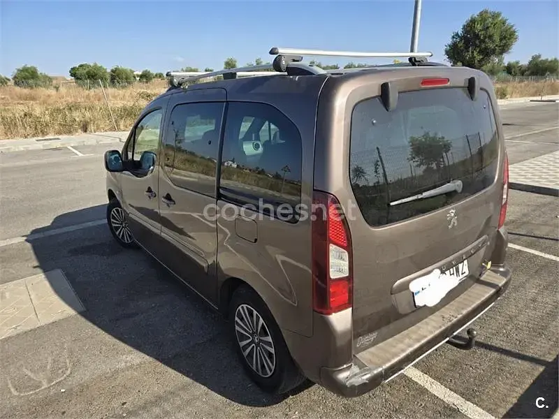 Usado Peugeot Partner Tepee Outdoor 92 CV (67 kW) 2014 Marrón Monovolumen
