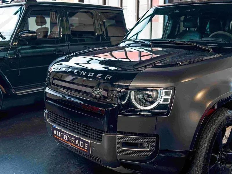 Usado Land Rover Defender Carpathian Edition 525 CV (386 kW) 2023 Gris SUV