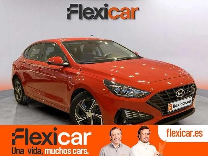 Rojo Usado 2021 Hyundai i30 Berlina | 17.970 € (Super precio) - Imagen 1/4