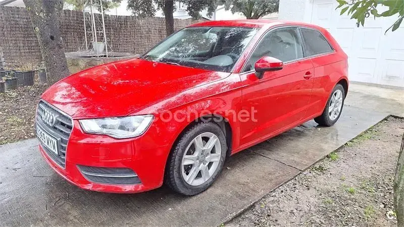 Usado Audi A3 Premium 105 CV (77 kW) 2013 Rojo Berlina
