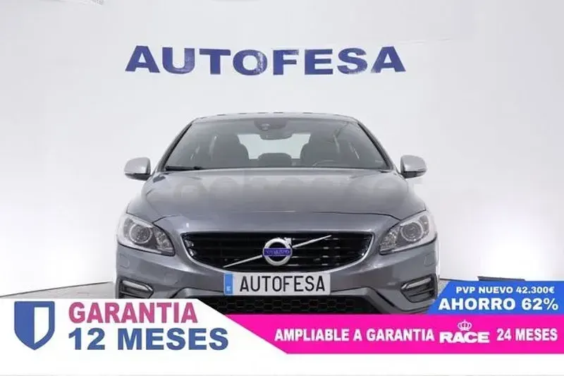 Usado Volvo S60 R-Design Momentum 150 CV (110 kW) 2016 Gris / plata Berlina