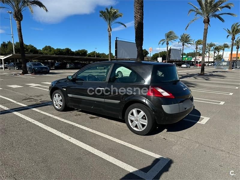 Usado Renault Mégane II Authentique 80 CV (58 kW) 2004 Negro Berlina