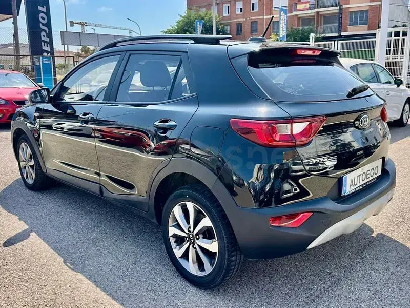 Usado Kia Stonic 100 CV (73 kW) 2021 Negro SUV