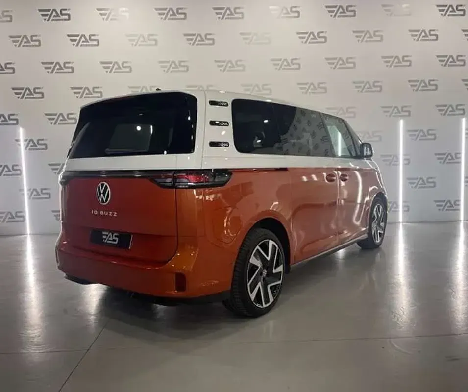 Begagnad VW ID. Buzz Edition 150 kW (204 HK) 2023 Orange Minibuss