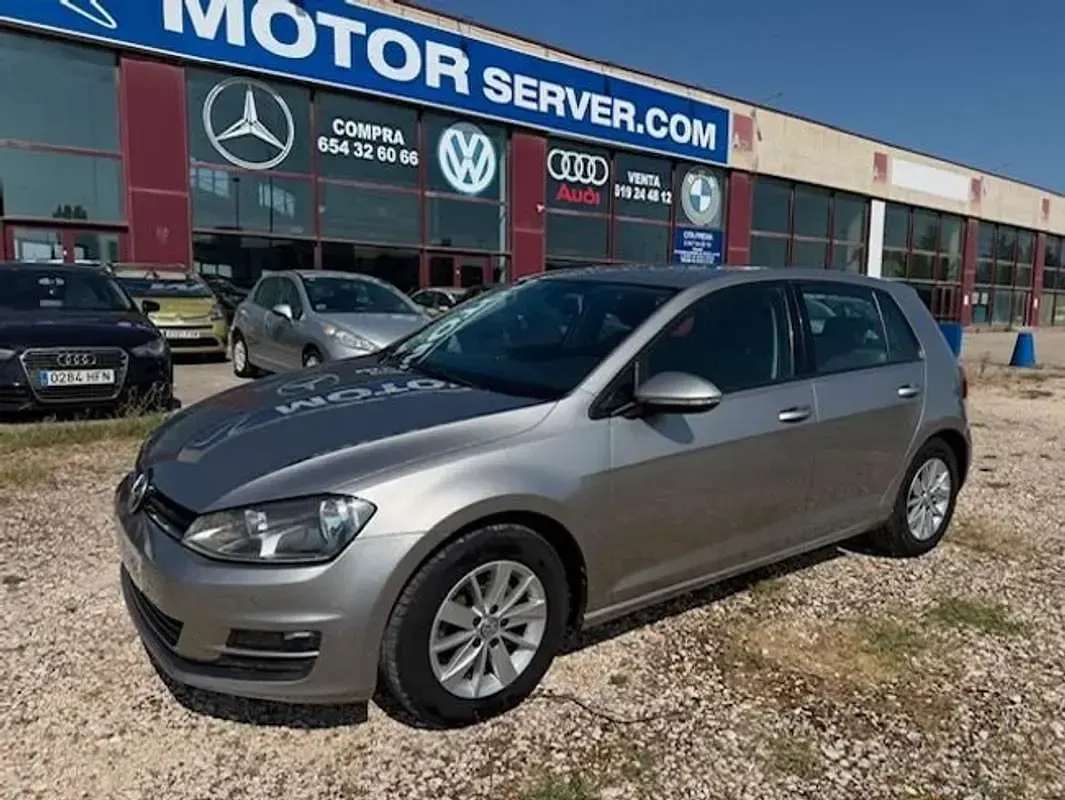 Usado VW Golf VII Advance 105 CV (77 kW) 2013 Gris Utilitario