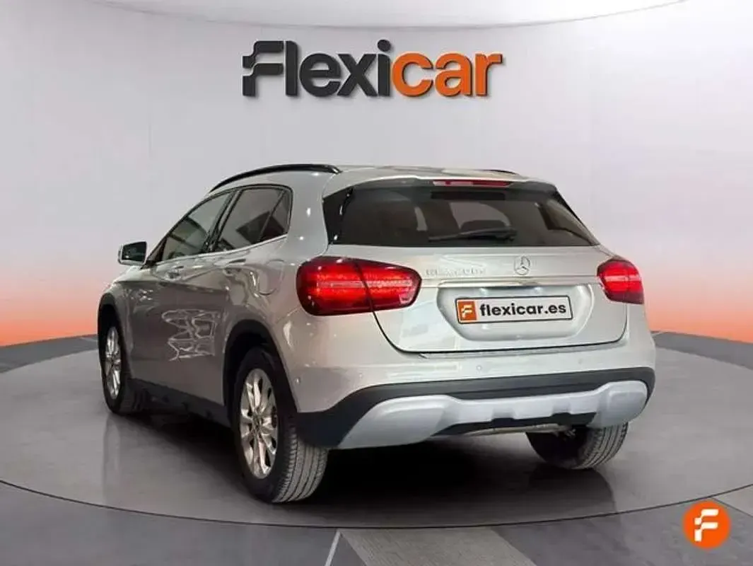 Usado Mercedes GLA200 136 CV (100 kW) 2017 Gris SUV