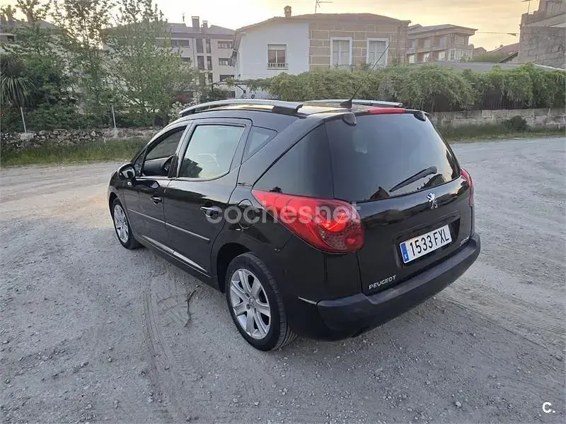 Usado Peugeot 207 90 CV (66 kW) 2007 Negro Familiar