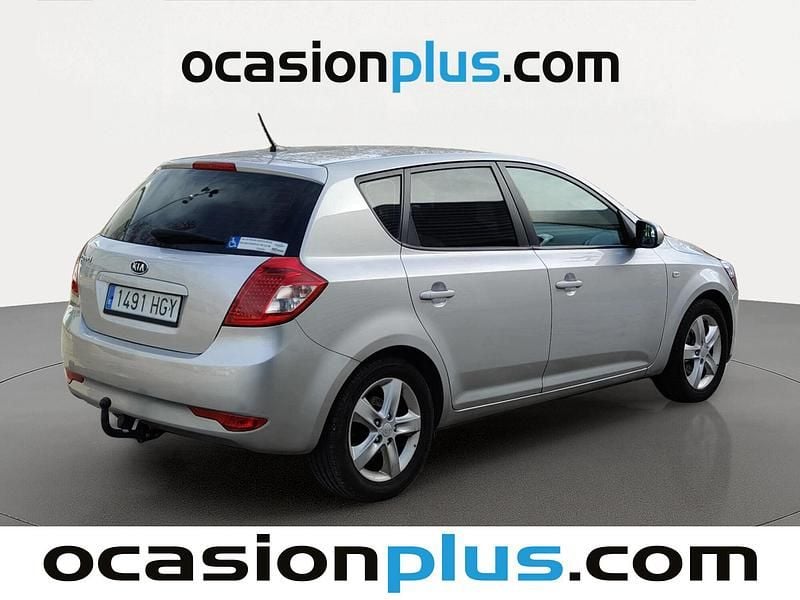 Usado Kia Ceed Active 126 CV (92 kW) 2011 Gris plata Utilitario
