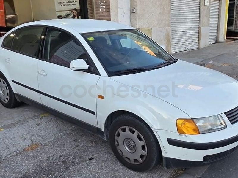Usado VW Passat Comfortline 125 CV (91 kW) 1997 Blanco Berlina