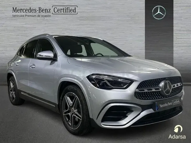 Usado Mercedes GLA200 AMG line 150 CV (110 kW) 2025 Gris / plata SUV