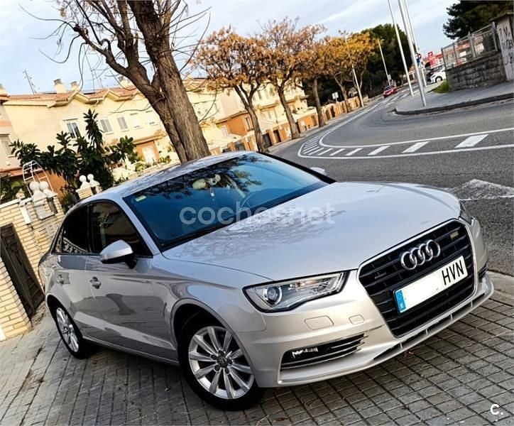 Usado Audi A3 Attraction 150 CV (110 kW) 2014 Gris / plata Berlina