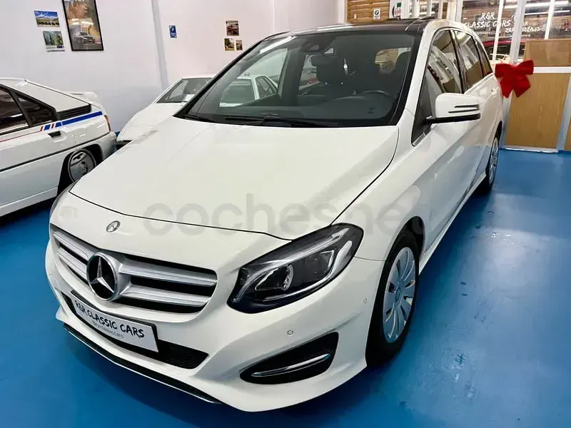Usado Mercedes B200 Urban 136 CV (100 kW) 2015 Blanco Utilitario