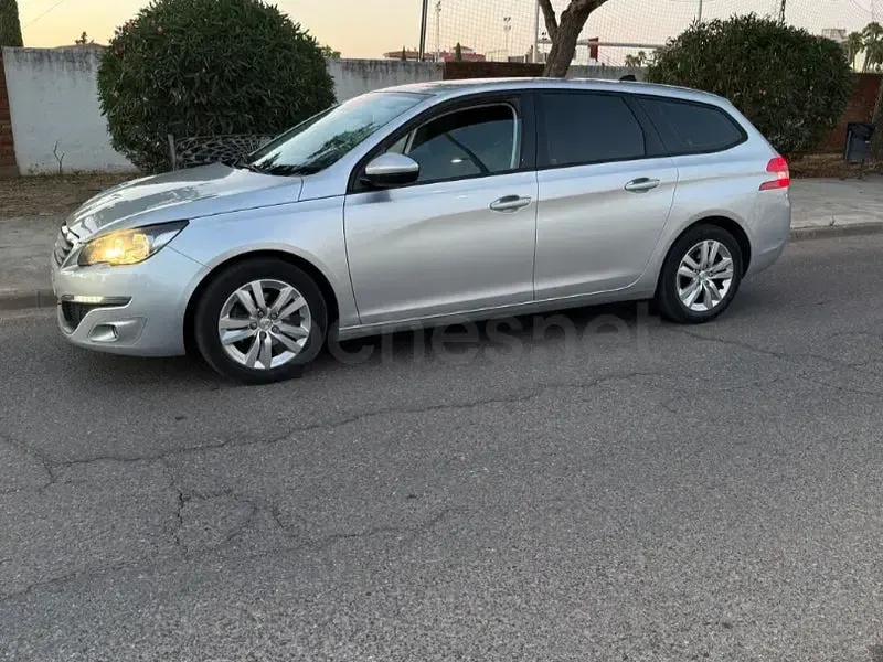 Usado Peugeot 308 SW Active 120 CV (88 kW) 2016 Gris / plata Familiar