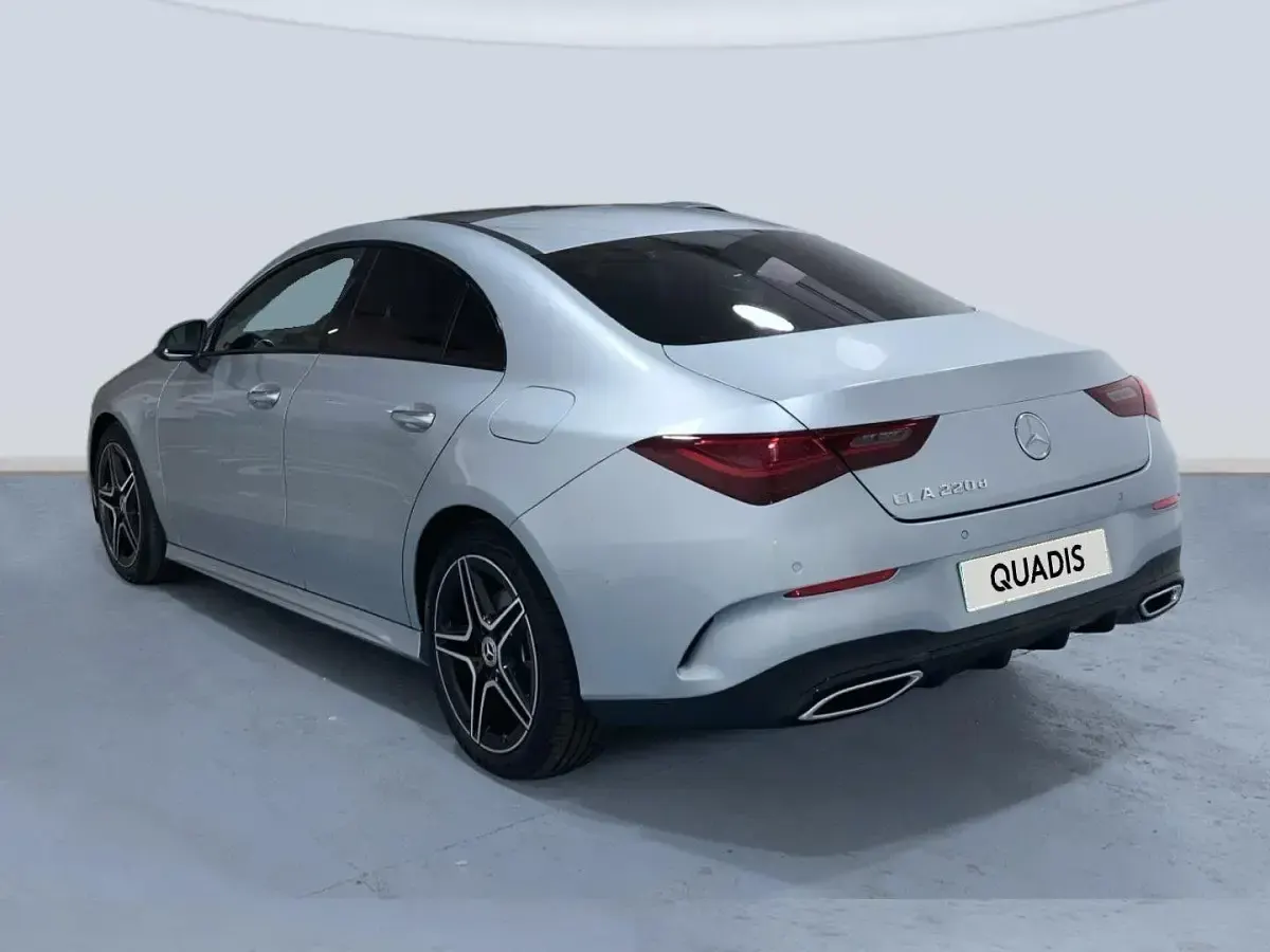 Usado Mercedes CLA220 190 CV (139 kW) 2025 Gris plata Berlina