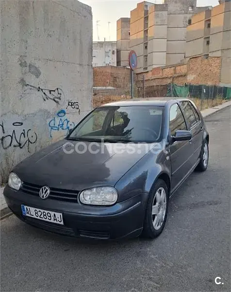 Usado VW Golf IV Highline 115 CV (84 kW) 2000 Gris / plata Berlina