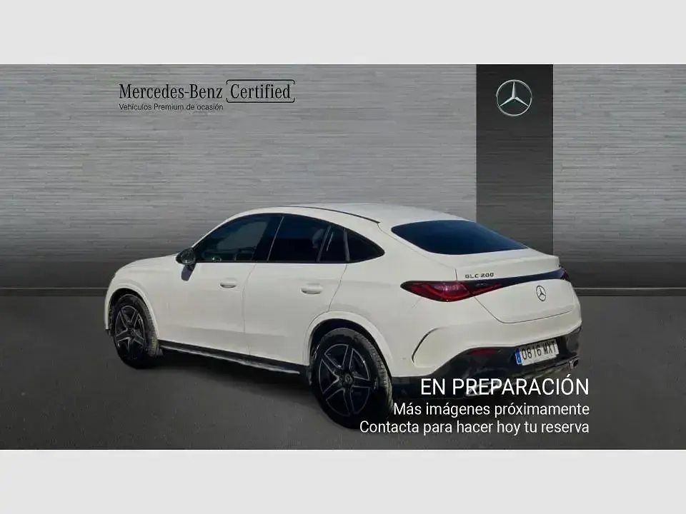 Usado Mercedes GLC200 AMG line 204 CV (150 kW) 2025 Blanco polar  pintura unicolor SUV