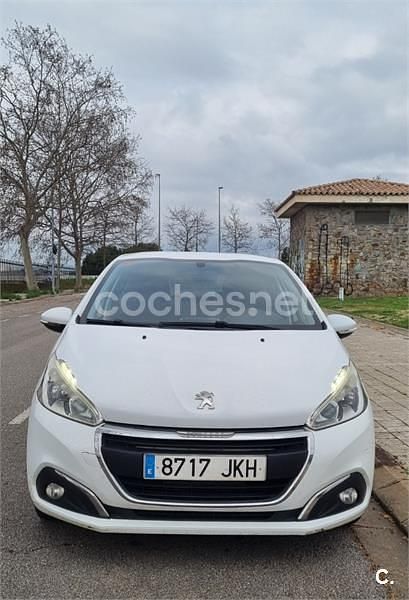 Usado Peugeot 208 Active 82 CV (60 kW) 2015 Blanco Utilitario
