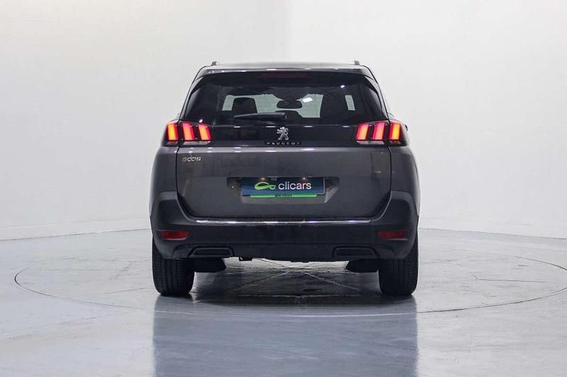 Usado Peugeot 5008 Allure 131 CV (96 kW) 2019 Gris SUV