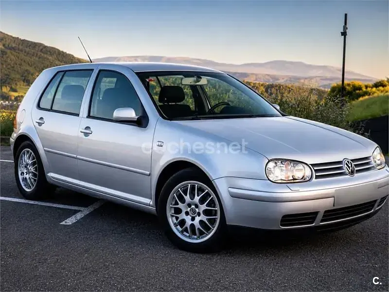 Usado VW Golf IV Highline 150 CV (110 kW) 2003 Gris / plata Familiar
