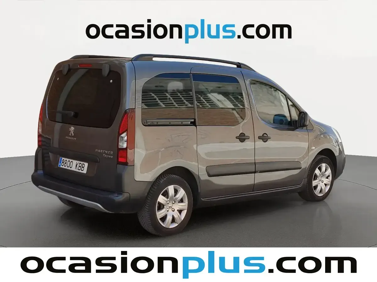 Usado Peugeot Partner Outdoor 100 CV (73 kW) 2017 Marrón Monovolumen