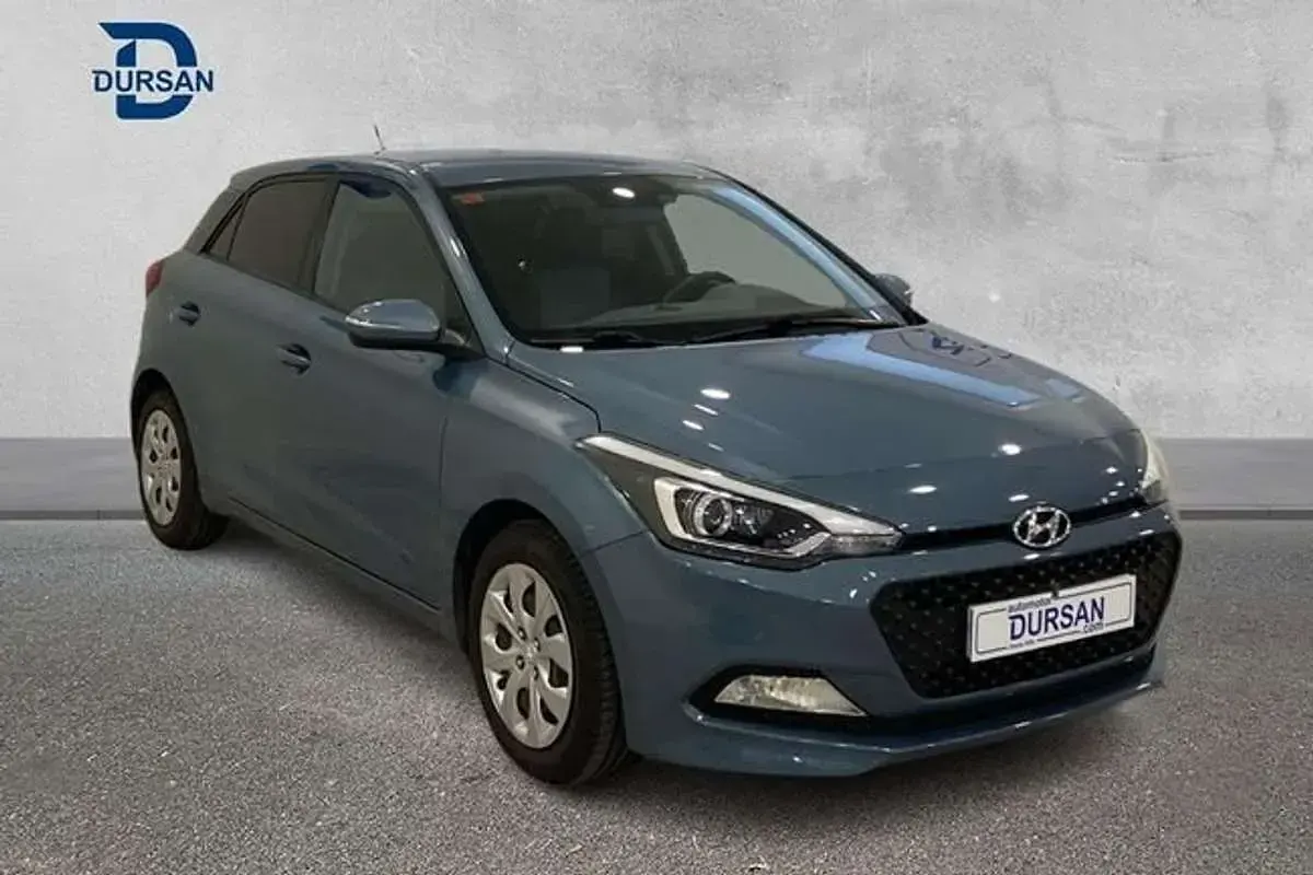 Usado Hyundai i20 84 CV (61 kW) 2017 Gris Utilitario