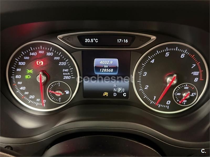 Usado Mercedes B200 156 CV (114 kW) 2015 Negro Monovolumen