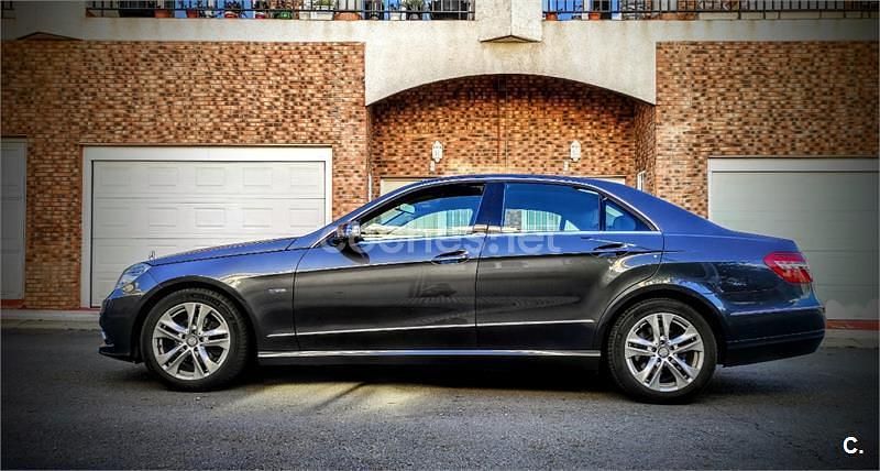 Usado Mercedes E220 Avantgarde 170 CV (125 kW) 2013 Azul Familiar