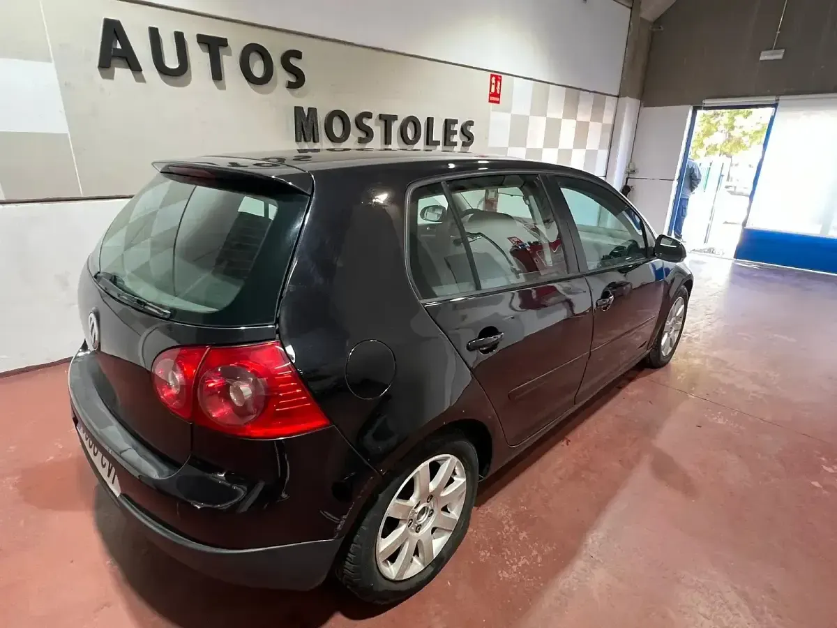 Usado VW Golf IV Sportline 105 CV (77 kW) 2004 Negro Utilitario