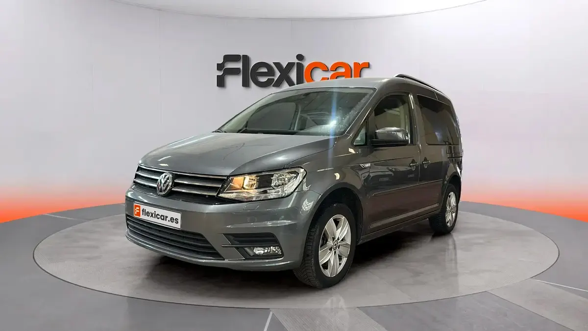 Usado VW Caddy Comfortline 150 CV (110 kW) 2019 Gris Monovolumen