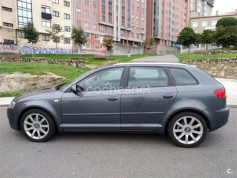Usado Audi A3 Ambition 140 CV (102 kW) 2006 Gris / plata Utilitario