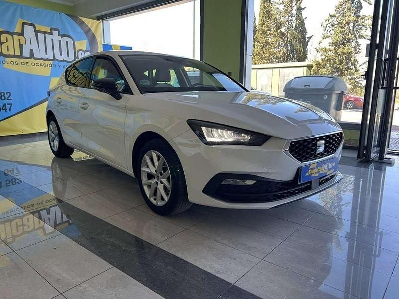 Usado Seat Leon Style 116 CV (85 kW) 2022 Blanco Utilitario