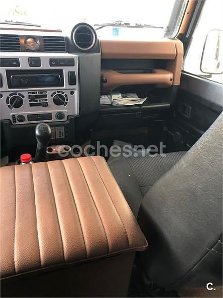 Usado Land Rover Defender SE 122 CV (89 kW) 2010 Negro Familiar