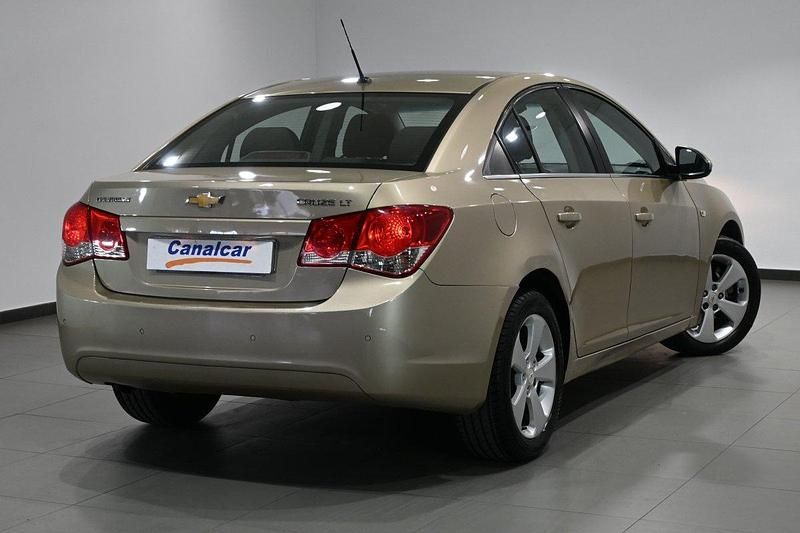 Usado Chevrolet Cruze LT 150 CV (110 kW) 2010 Beige Berlina