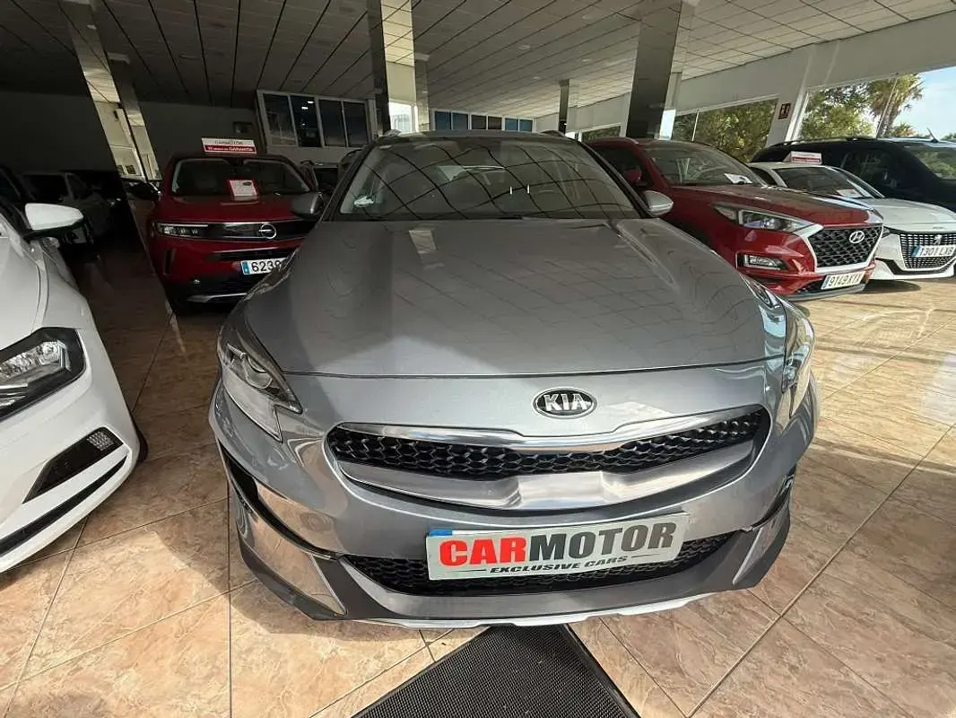 Usado Kia XCeed 136 CV (100 kW) 2021 Gris SUV