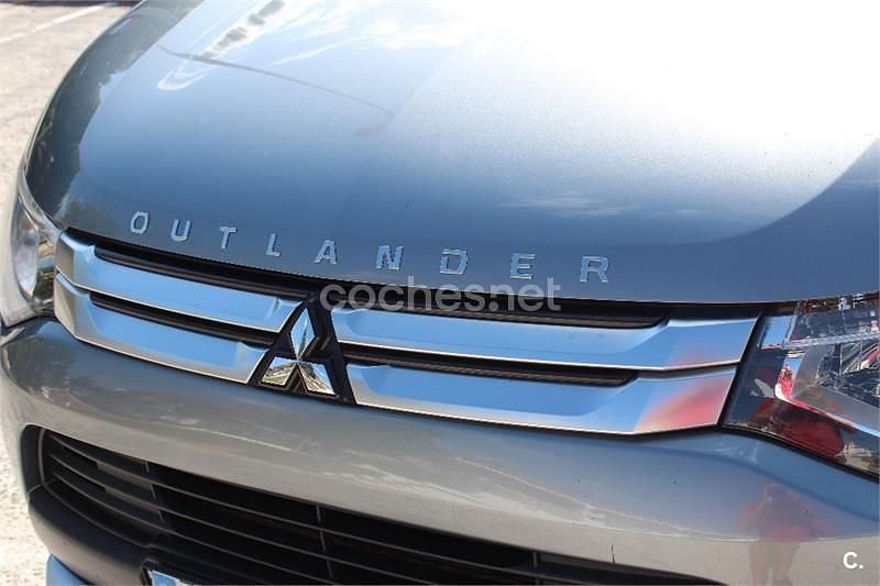 Negro Usado 2014 Mitsubishi Outlander SUV | 13.900 € (Buen precio) - Imagen 1/4