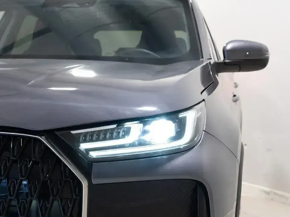 Usado Ebro s700 Luxury 147 CV (108 kW) 2025 Gris SUV