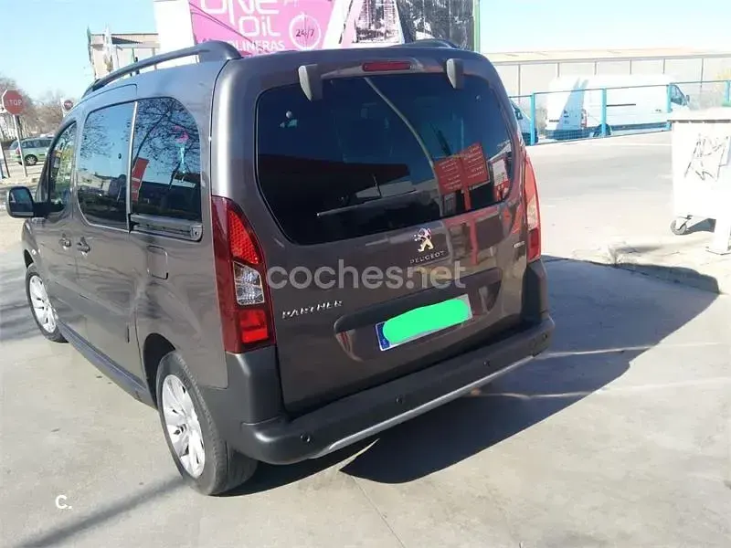 Usado Peugeot Partner Tepee Outdoor 100 CV (73 kW) 2016 Marrón Monovolumen