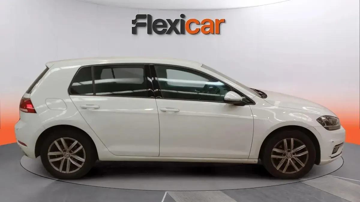 Usado VW Golf VII Advance 125 CV (91 kW) 2017 Blanco Berlina